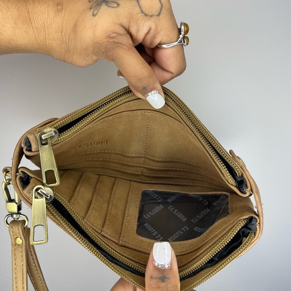 THIS IS A PROJECT: NEW-ISH ROOTS WALLET AS IS (WRISTLET NEEDS LOVE) - Picture 14 of 17